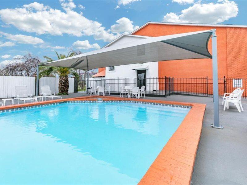 Howard Johnson by Wyndham Near Schlitterbahn New Braunfels Exterior foto
