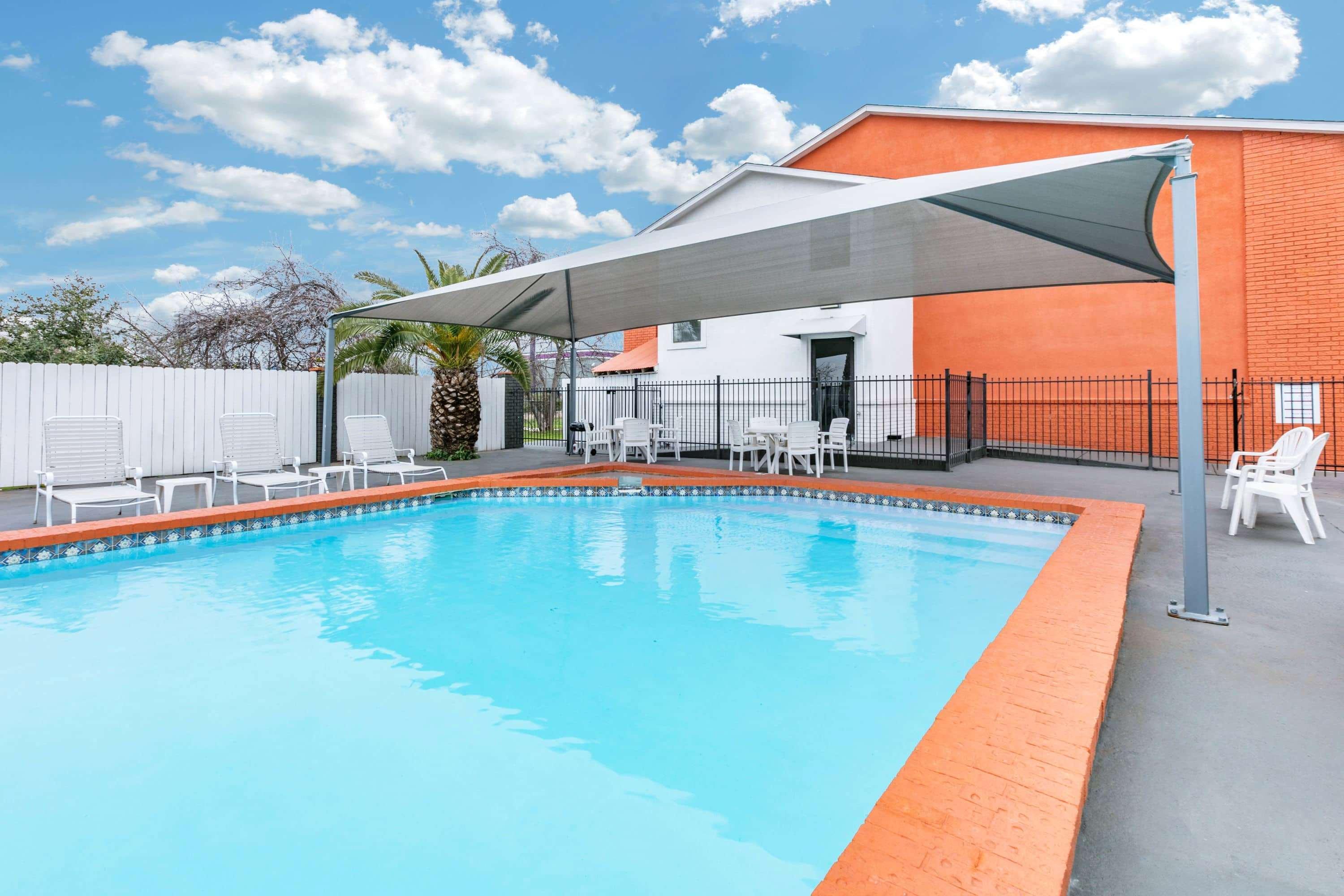 Howard Johnson by Wyndham Near Schlitterbahn New Braunfels Exterior foto